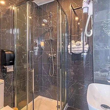 The Originals Boutique, Le Marignan,le Havre Centre Gare Hotel 3*